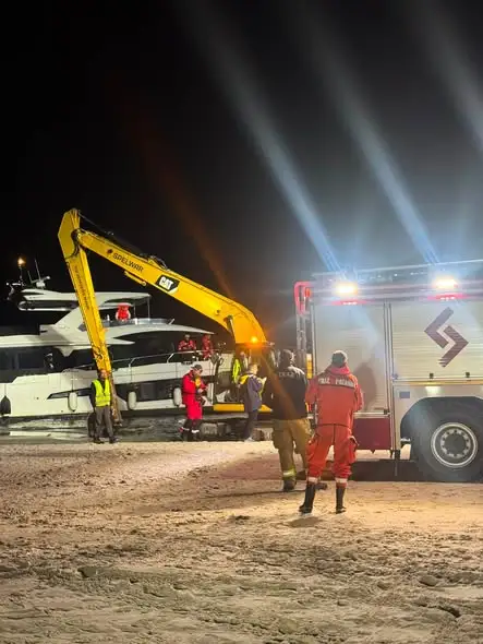 Noc pełna akcji: OSP Łeba gasiła pożar i ratowała jacht