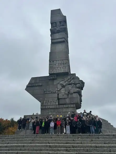 Trzecioklasiści z wizytą na Westerplatte – lekcja patriotyzmu w Gdańsku