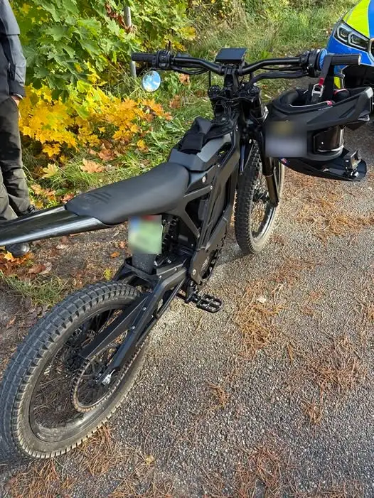 14-latek bez uprawnień na motorowerze elektrycznym. Matka ukarana mandatem