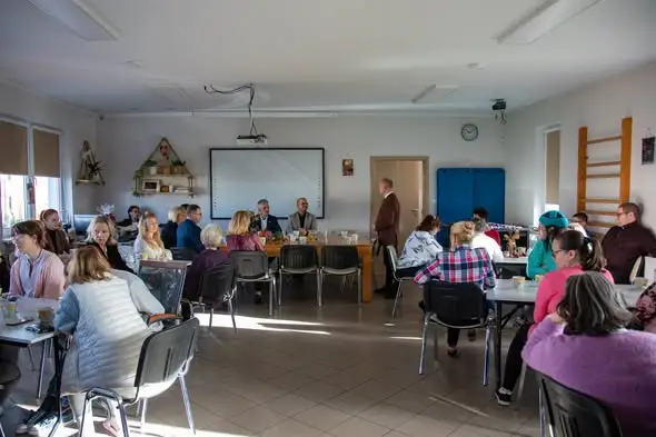 Światowy Dzień Terapii Zajęciowej w Lęborku. Władze miasta odwiedziły ŚDS „Lwiątko”