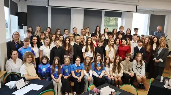 VI Forum Samorządów Szkolnych w Redkowicach: uczniowie o cyberprzemocy i smartfonach