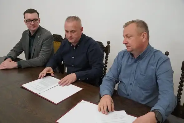 Powiat Lęborski remontuje cztery odcinki dróg. Prace potrwają do końca listopada